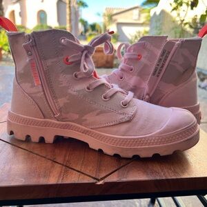 Palladium Pampa Zip boots- Barbiecore super cute- pink-camo print! 🥰 Sz 7.